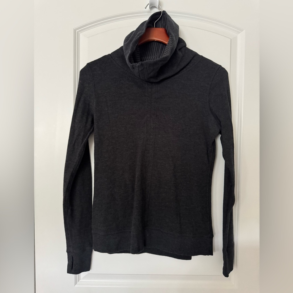 Lululemon - In a Cinch Reversible Pullover